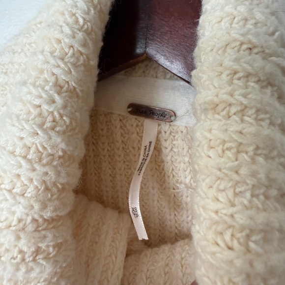 Free People Chunky Oversized Turtleneck Sweater - Picture 5 of 6